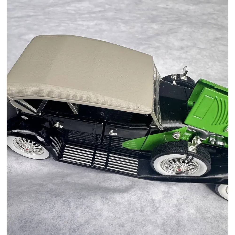 A53 1934 DUESENBERG MODEL J BLACK/GREEN 1/18 DIECAST SIGNATURE MODELS 18110